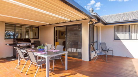 Waterfront, Wheelchair Accessible - Get 3 Nights For The Price Of 2 - eAccommodation 1