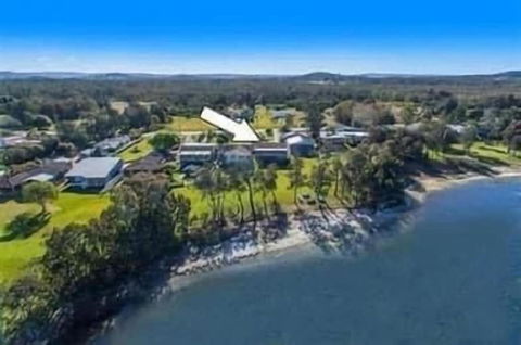 Water Front Luxury Stay Tradie Studio OR A Cosy Couples Weekender - eAccommodation 2