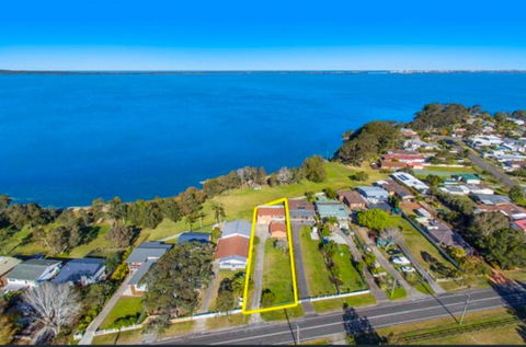 Water Front Luxury Stay Tradie Studio OR A Cosy Couples Weekender - eAccommodation 3