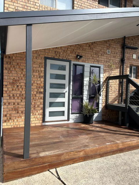 Water Front Luxury Stay Tradie Studio OR A Cosy Couples Weekender - eAccommodation 1