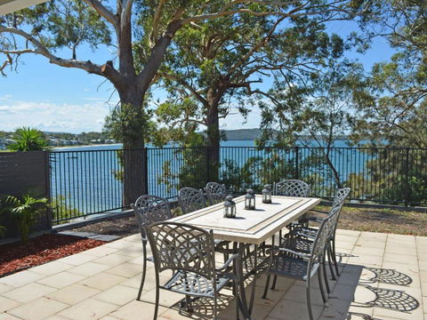 Wanda Magic Beautiful Water Front House - eAccommodation 1
