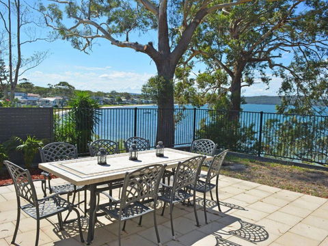 Wanda Magic Beautiful Water Front House - eAccommodation 0