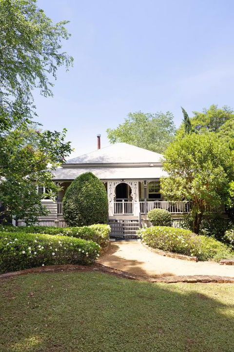 Waterfall Lodge Maleny Timeless Grandeur & Luxury - eAccommodation 1