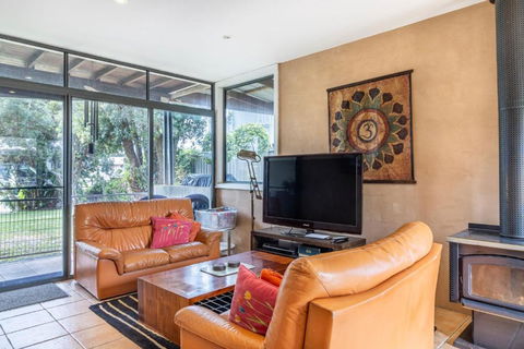 Waterfront Delight On Cater - eAccommodation 1