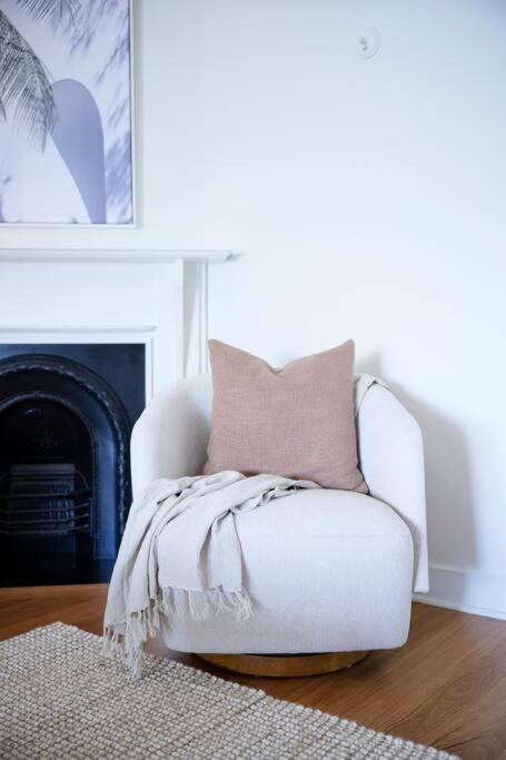 Waterfront - Designer Curated @ The Rocks Sydney - eAccommodation 1