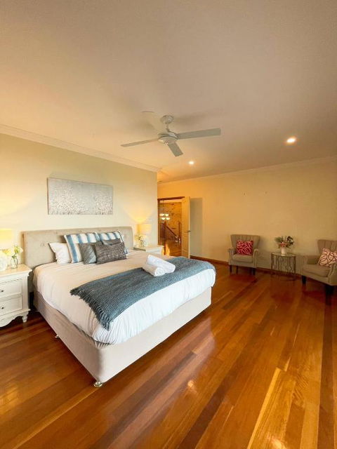 Waterfront Entire Luxury House With Bay View And Pool - eAccommodation 2