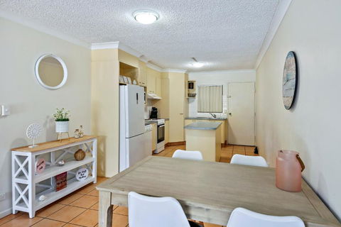 Waterfront - Walk To The Beach - eAccommodation 2