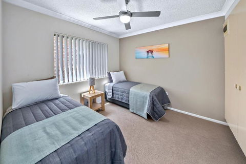 Waterfront - Walk To The Beach - eAccommodation 1