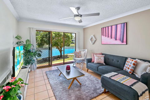 Waterfront - Walk To The Beach - eAccommodation 3