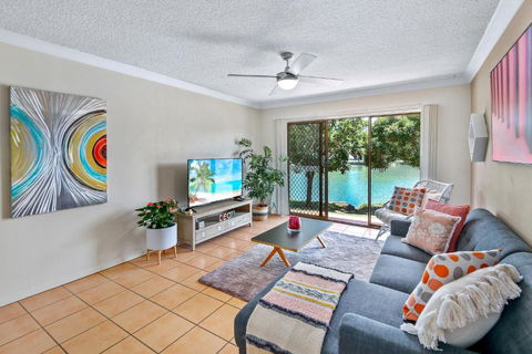 Waterfront - Walk To The Beach - eAccommodation 0