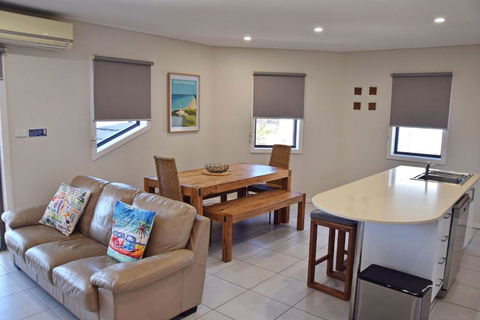 Watermark Apartment 1 - Bring Your Own Linen. - eAccommodation 3