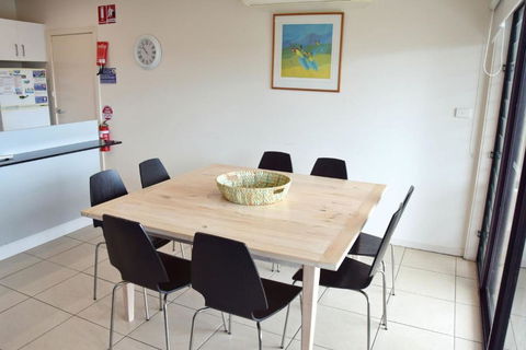 Watermark Apartment 2 - Bring Your Own Linen. - eAccommodation 3