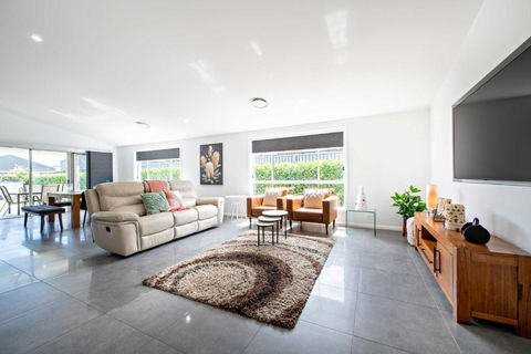 Waterway Retreat - Serene Living, Entertains 8 - eAccommodation 1