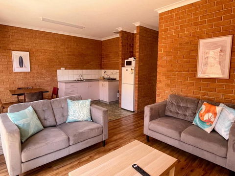 Waves Geraldton - eAccommodation 2