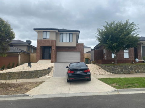 Whole House With 4QB - 44 Aspect - 30 Minutes From Melbourne International Airport - 2 Minutes To Westfield Shopping Center - eAccommodation 1