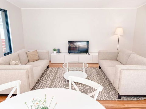 Wren Studio - Private One-Bedroom Studio Nestled In Bushland - eAccommodation 3