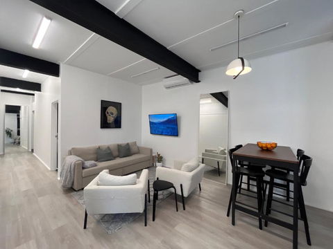 WEST HUB. Private Infrared Sauna Near City & Much More! New Purpose Built Loft Style! - eAccommodation 1