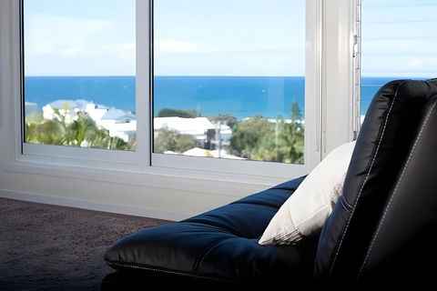 Whale Lookout - Fantastic Ocean Views - eAccommodation 0