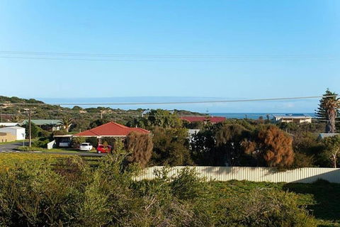 Whale Rider - Near Goolwa Beach - BYO Linen - eAccommodation 2