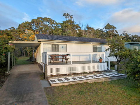 Whale Tail Beach House - eAccommodation 2
