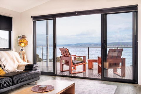 Whale Watcher 1 - eAccommodation 0