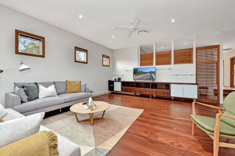 Wine, Dine And Relax - Central To Vineyards And Wedding Venues - eAccommodation 3