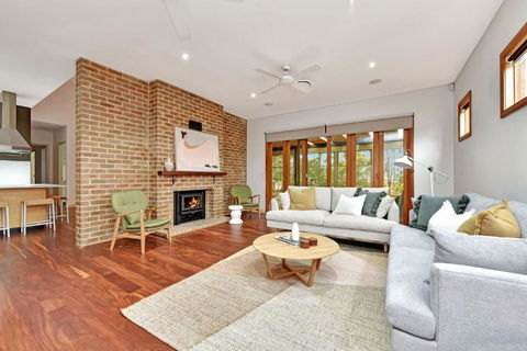 Wine, Dine And Relax - Central To Vineyards And Wedding Venues - eAccommodation 2