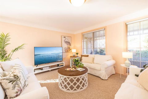 White Sands, 14 Whitesands Road - Pet Friendly & Air Con - eAccommodation 0