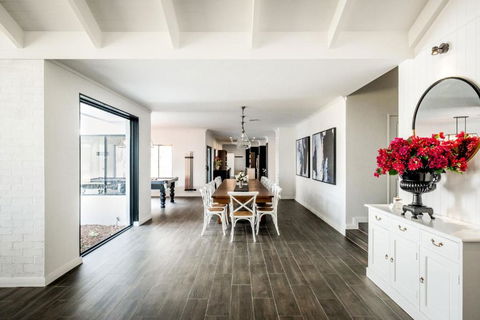 Whitevale Luxury Estate - eAccommodation 3