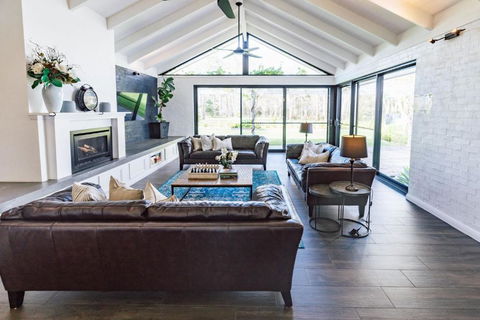 Whitevale Luxury Estate - eAccommodation 1