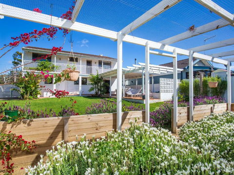 Whitewash I Pet Friendly I 5 Mins Walk To Beach - eAccommodation 0