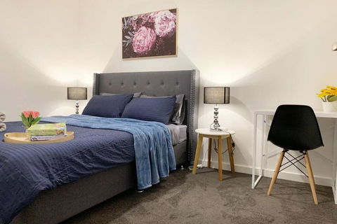 Wifi, 2 Air-cons, Campbelltown Courtyard West - eAccommodation 0