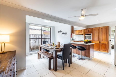 Willows At The Bay Large House With Aircon WI-FI And Boat Parking - eAccommodation 0