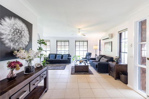 Willows At The Bay Large House With Aircon WI-FI And Boat Parking - eAccommodation 3