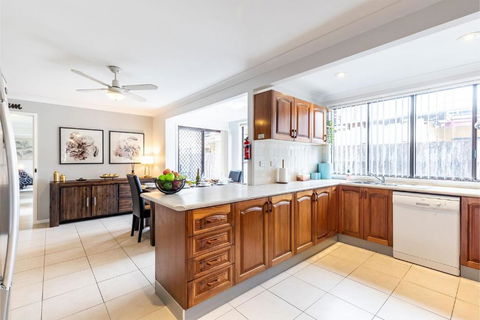 Willows At The Bay Large House With Aircon WI-FI And Boat Parking - eAccommodation 1