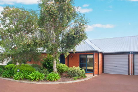 Wills Retreat - eAccommodation 1