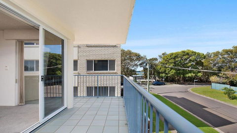 Windbourne Unit 4 Golden Beach QLD - eAccommodation 1