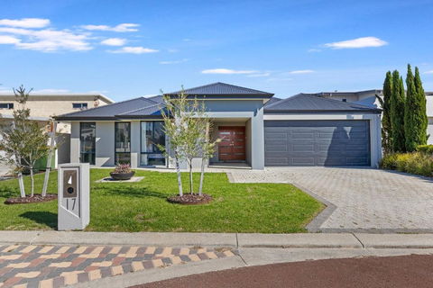 Windward Marina Retreat - eAccommodation 1