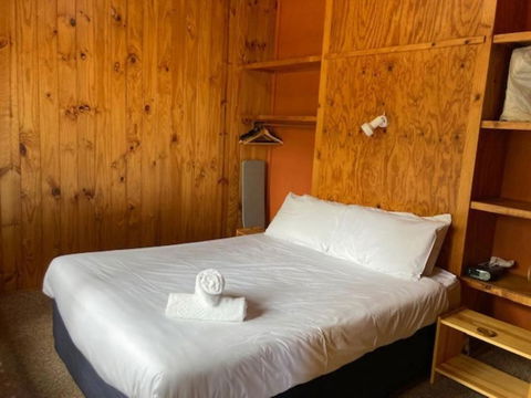 Woodbine Park Eco Cabin 19 - eAccommodation 1