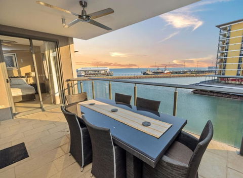 Woodys At The Waterfront - eAccommodation 2