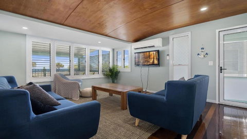 Woorim Beach House With Water Views - eAccommodation 2