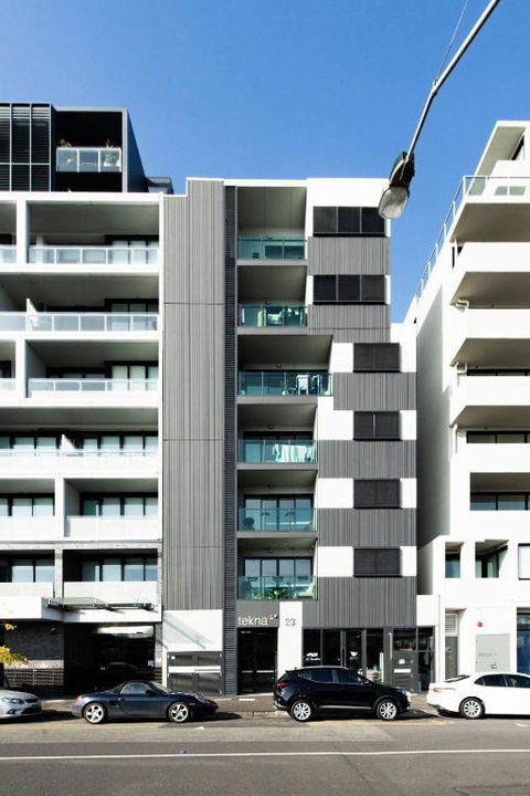 Workers Retreat Across From Essendon Station - eAccommodation 1