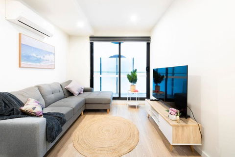 Workers Retreat Across From Essendon Station - eAccommodation 3