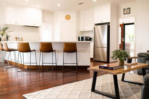 Wren Hill Dreamy Home With Spectacular Views - eAccommodation 3