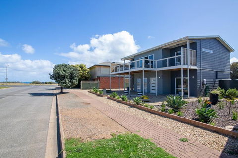 Xanadu - Aldinga Beach - C21 SouthCoast Holidays - eAccommodation 1