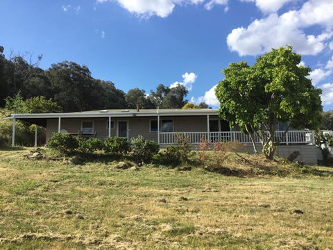 Yackandandah Farm Homestead - eAccommodation 1