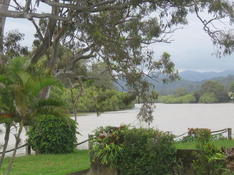 Waterfront House In Currumbin - eAccommodation 2