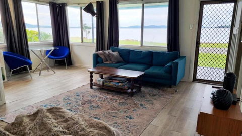 Waterfront Cottage With Wate - eAccommodation 2