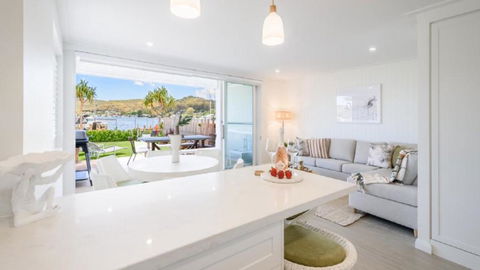 Watersea By The Bay Unit 2, Waterfront, Walk To Shop&restaurants - eAccommodation 0