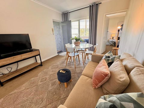 Windsor Prahran Sunny Spacious 1 Bed With Sunroom - eAccommodation 0